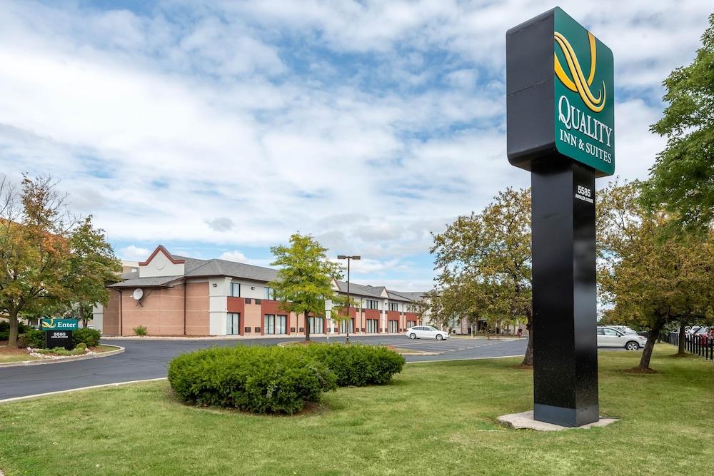Quality Inn & Suites 5585 Ambler Drive Mississauga Ontario Exterior foto