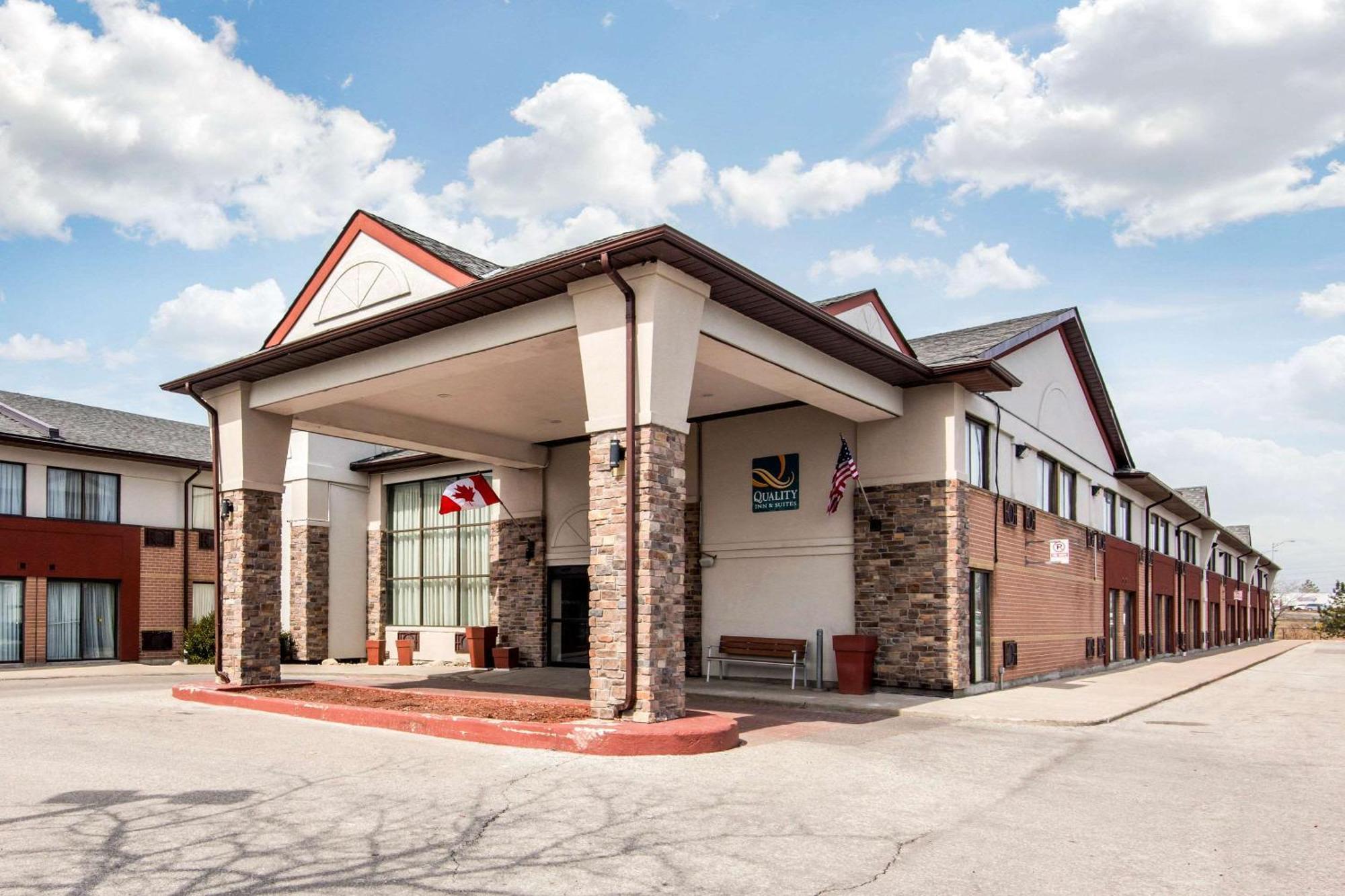 Quality Inn & Suites 5585 Ambler Drive Mississauga Ontario Exterior foto