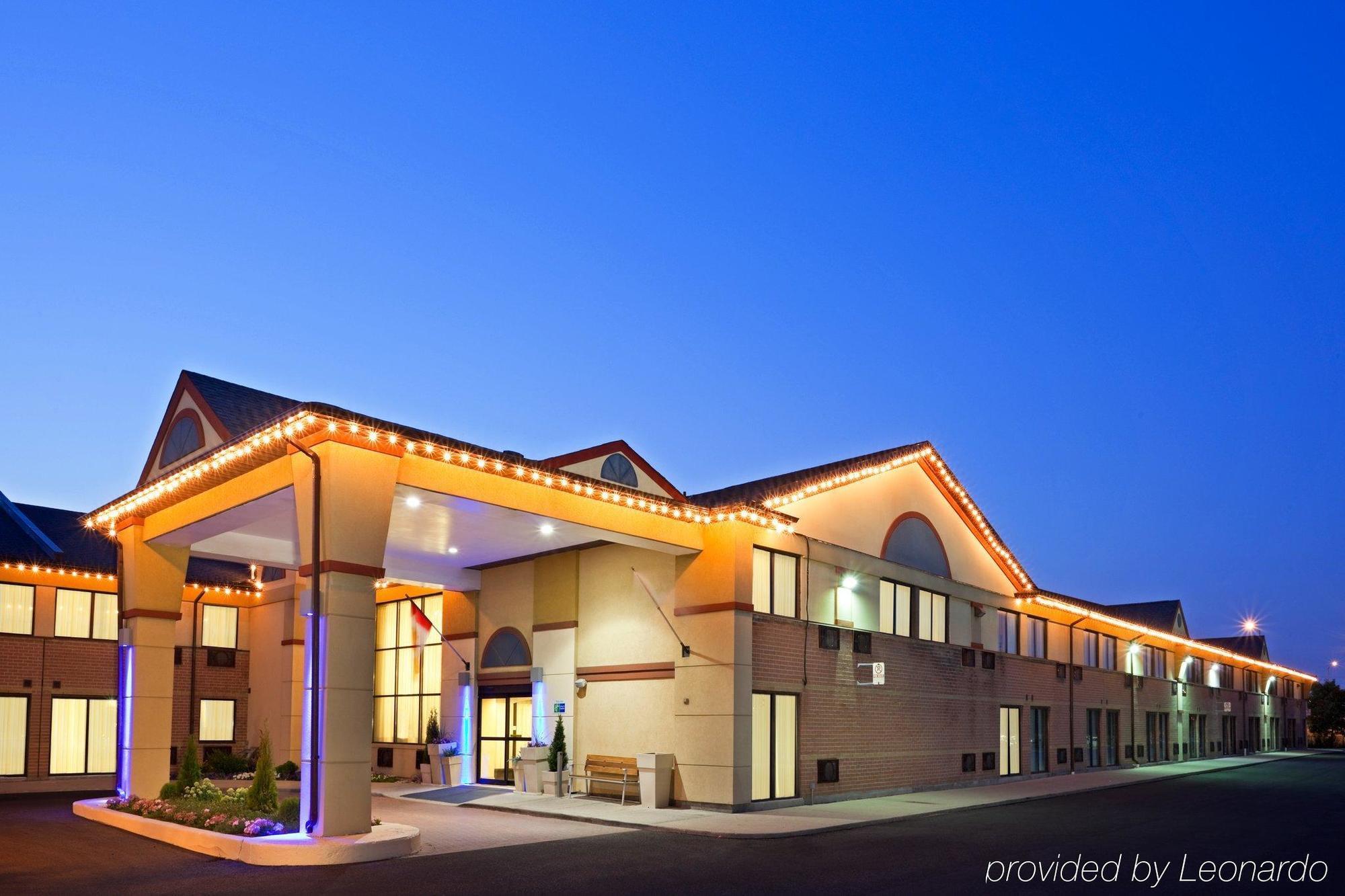 Quality Inn & Suites 5585 Ambler Drive Mississauga Ontario Exterior foto