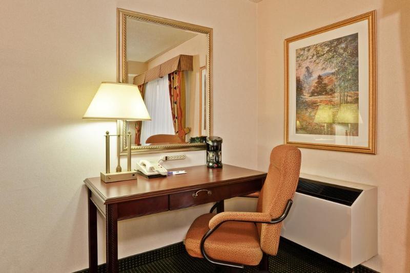 Quality Inn & Suites 5585 Ambler Drive Mississauga Ontario Zimmer foto