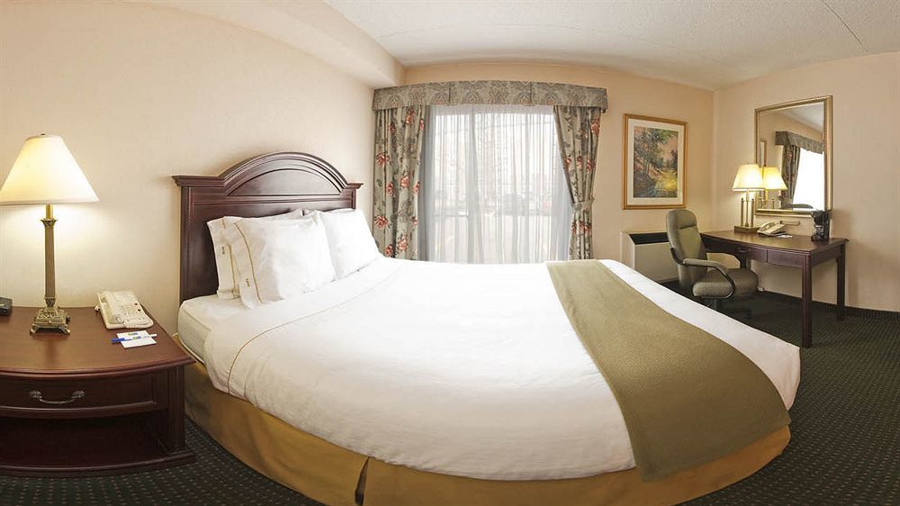 Quality Inn & Suites 5585 Ambler Drive Mississauga Ontario Exterior foto