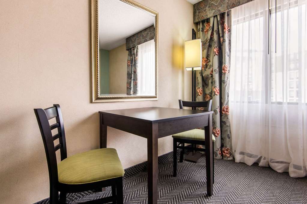 Quality Inn & Suites 5585 Ambler Drive Mississauga Ontario Zimmer foto