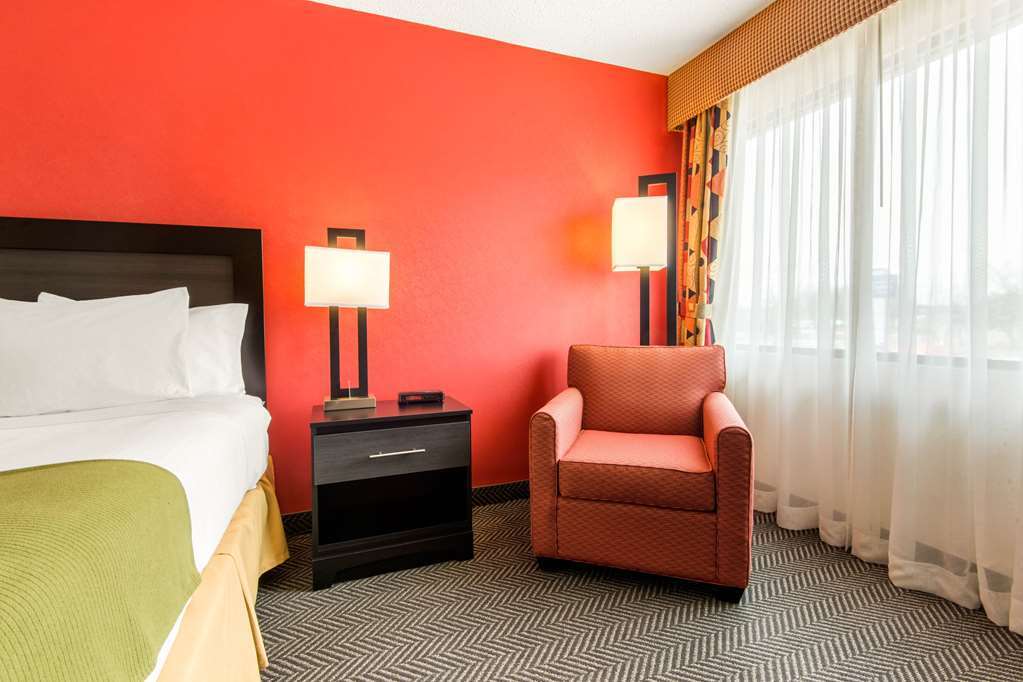 Quality Inn & Suites Mississauga Zimmer foto